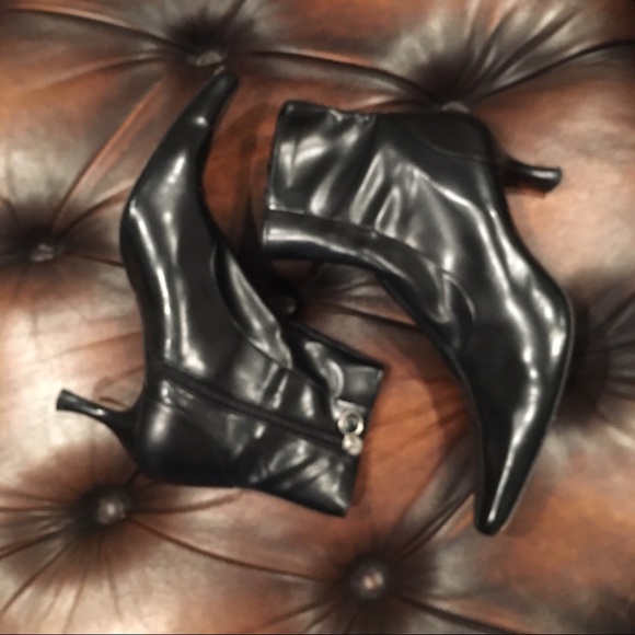 Donald Pliner Black Leather Ankle Boots MINT 8.5